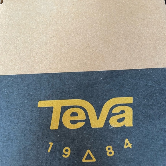 Teva/FP Women’s Peach/Multi Sandals. - Picture 4 of 4